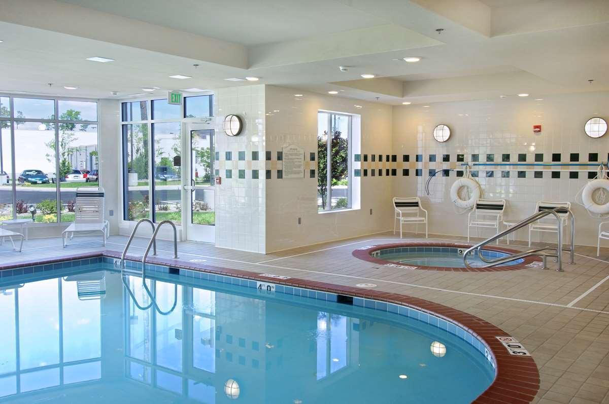 Hilton Garden Inn Newport News Ngoại thất bức ảnh