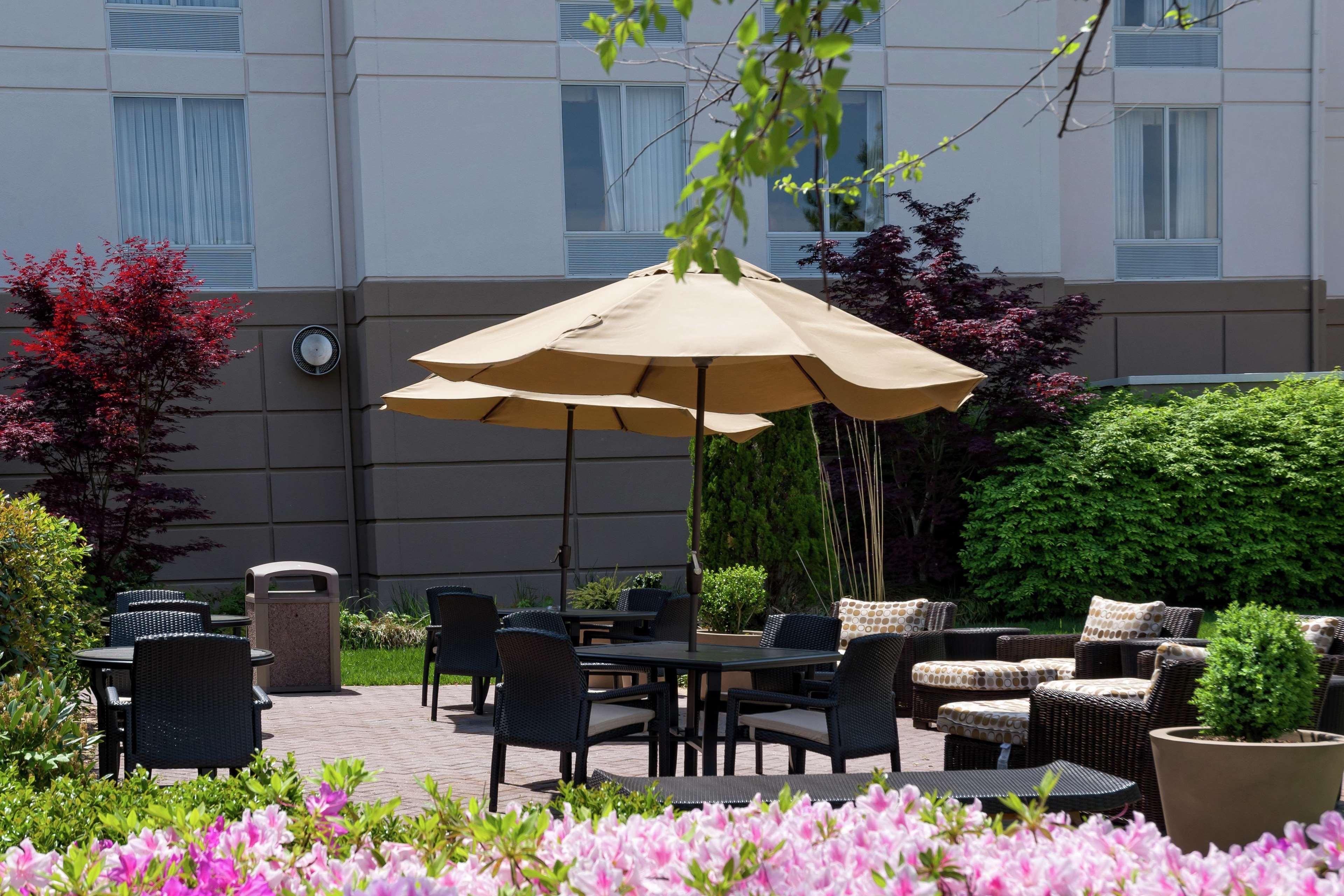 Hilton Garden Inn Newport News Ngoại thất bức ảnh