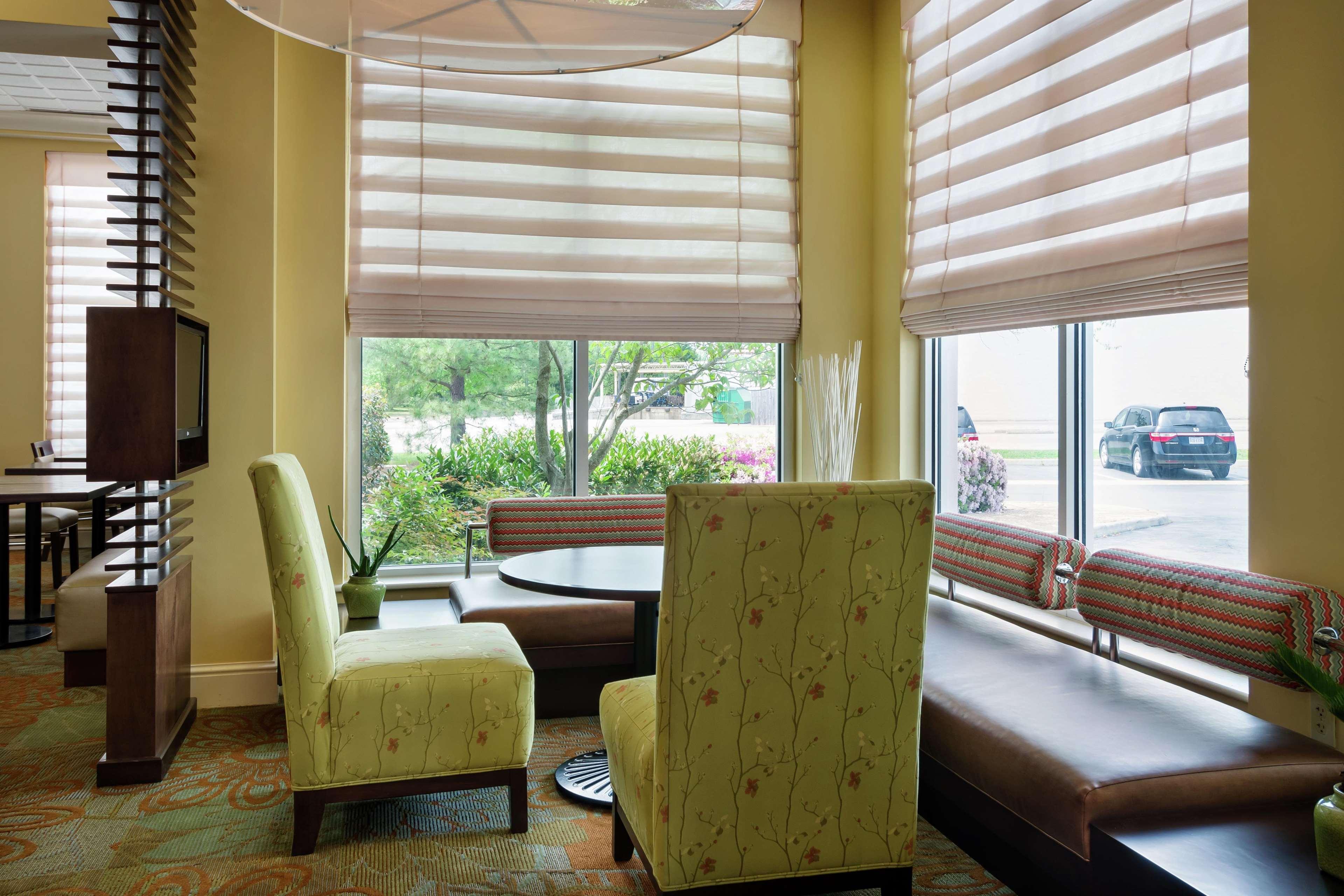 Hilton Garden Inn Newport News Ngoại thất bức ảnh