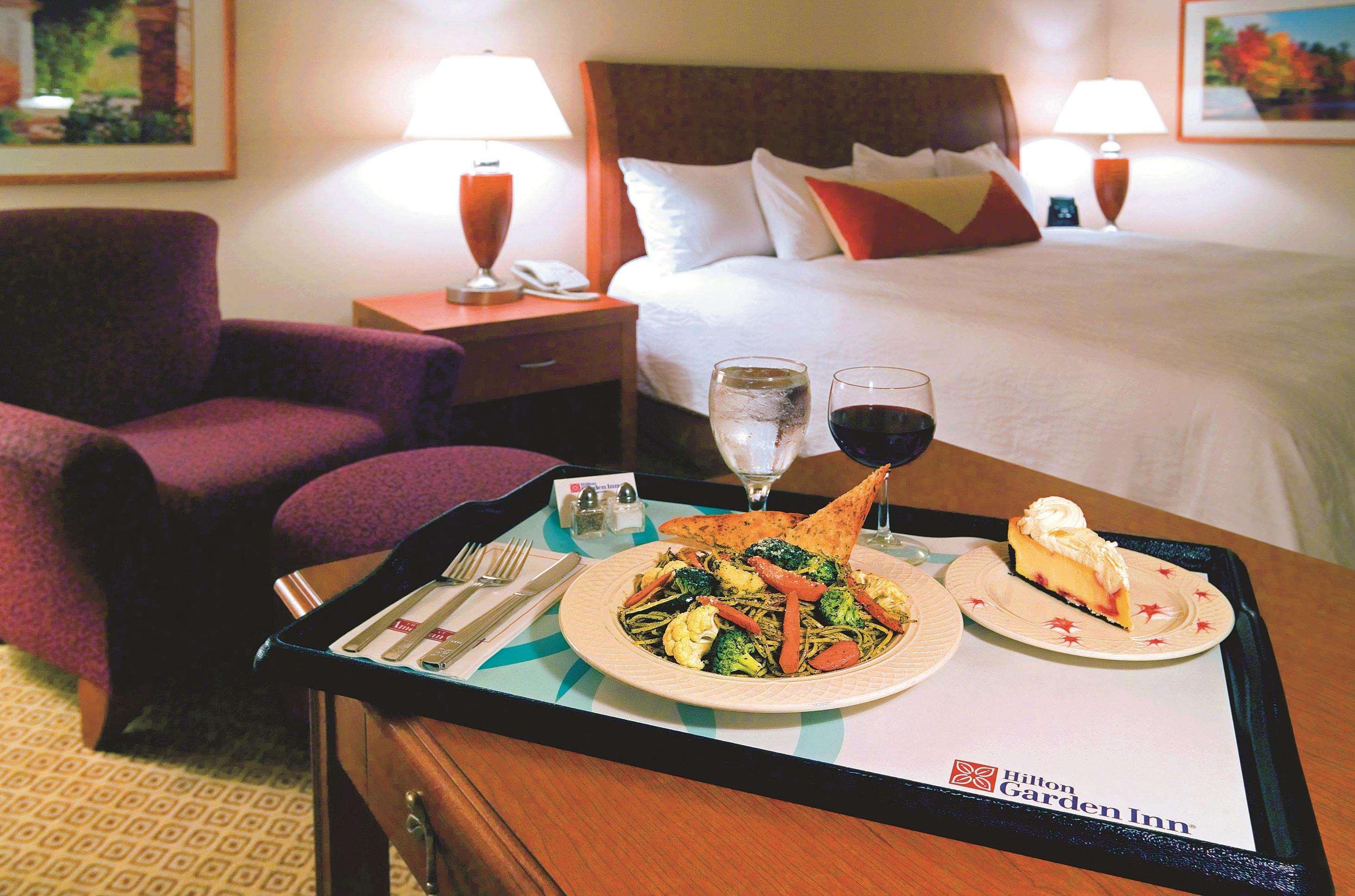 Hilton Garden Inn Newport News Ngoại thất bức ảnh