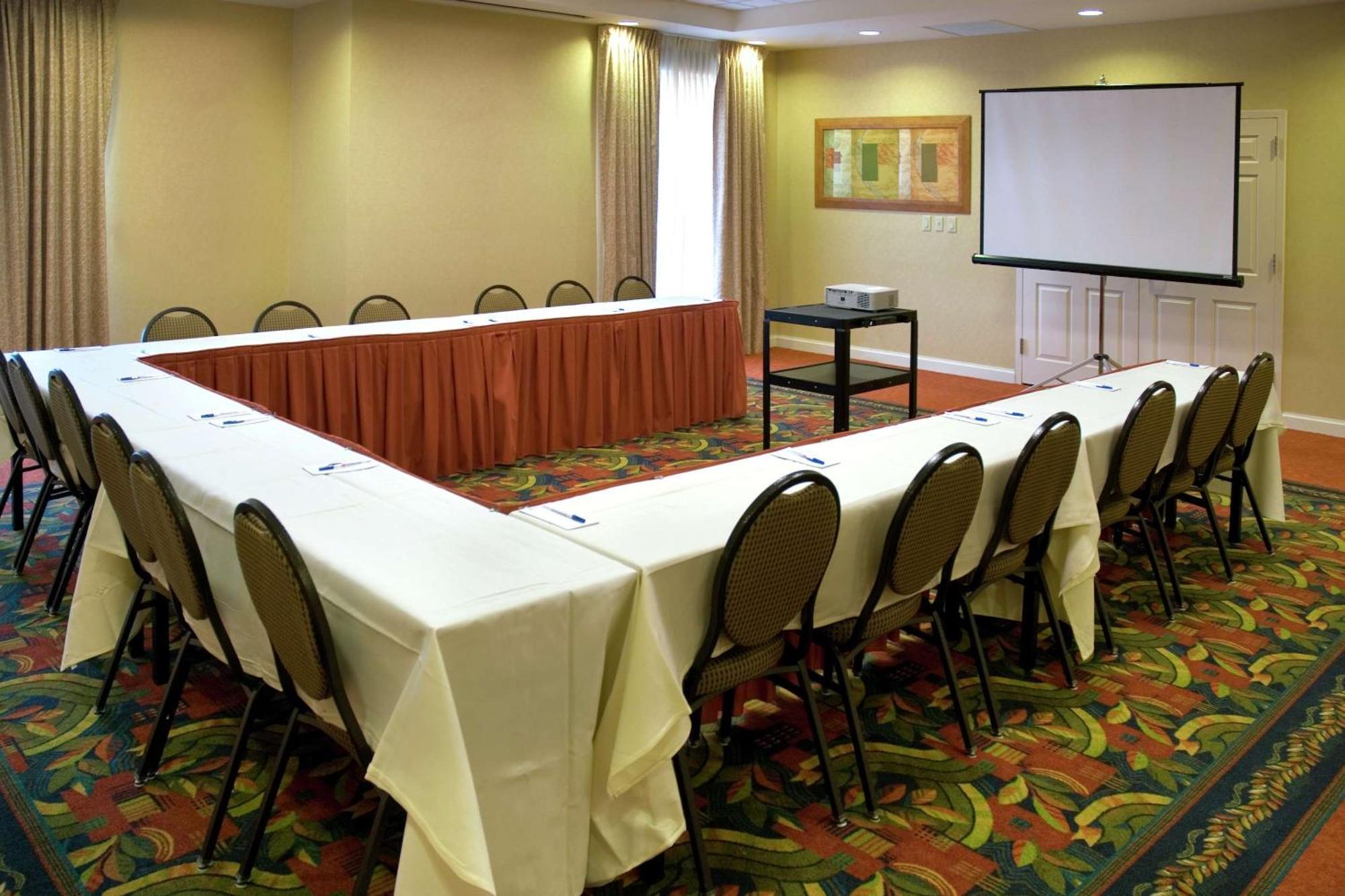 Hilton Garden Inn Newport News Ngoại thất bức ảnh